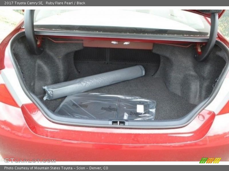 Ruby Flare Pearl / Black 2017 Toyota Camry SE