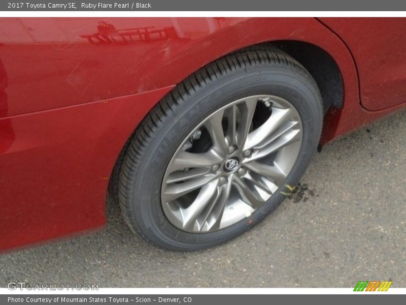 Ruby Flare Pearl / Black 2017 Toyota Camry SE
