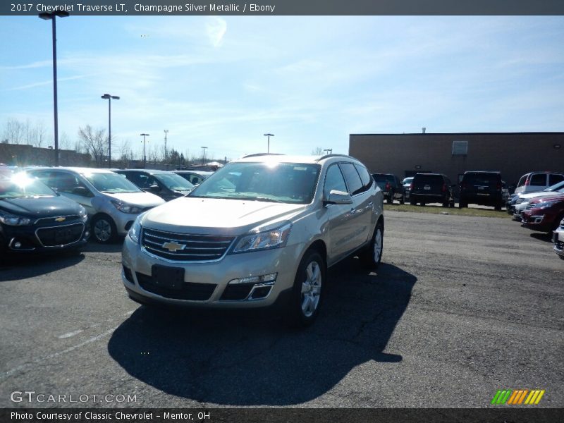 Champagne Silver Metallic / Ebony 2017 Chevrolet Traverse LT