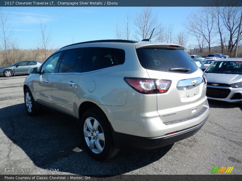 Champagne Silver Metallic / Ebony 2017 Chevrolet Traverse LT
