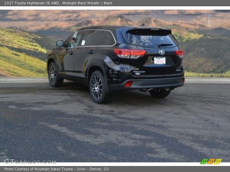 Midnight Black Metallic / Black 2017 Toyota Highlander SE AWD