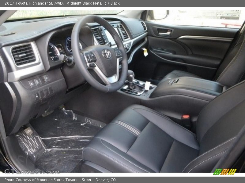 Midnight Black Metallic / Black 2017 Toyota Highlander SE AWD