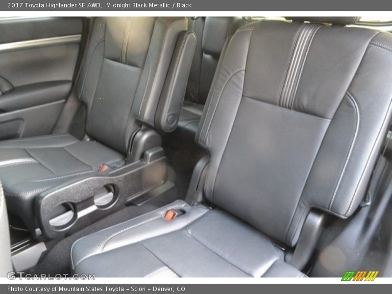 Midnight Black Metallic / Black 2017 Toyota Highlander SE AWD