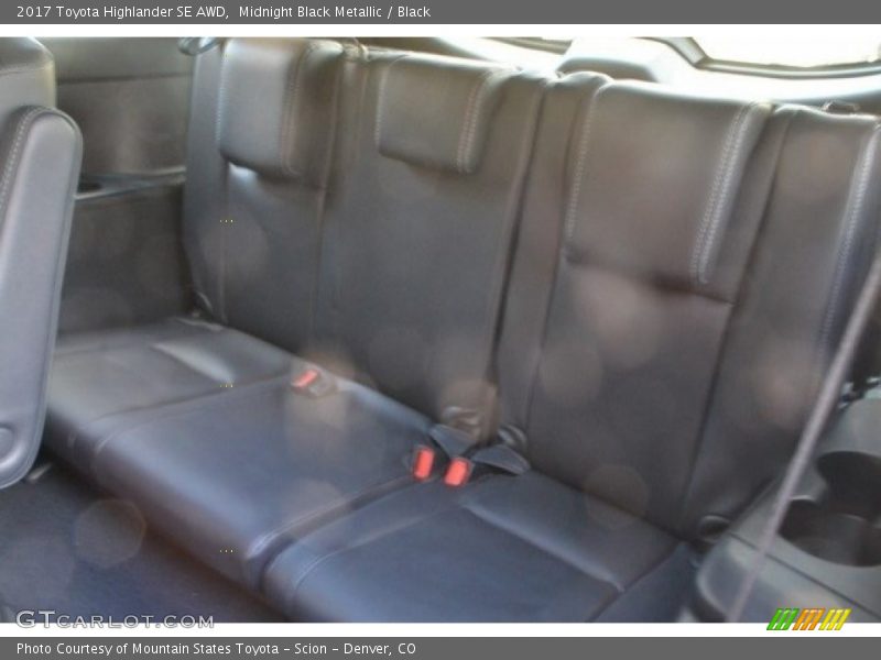 Midnight Black Metallic / Black 2017 Toyota Highlander SE AWD