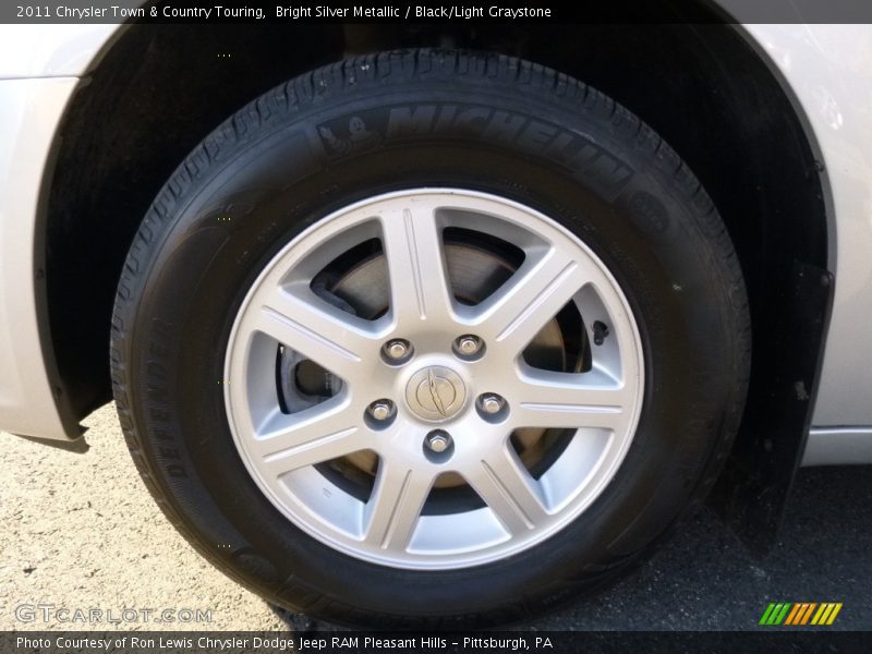 Bright Silver Metallic / Black/Light Graystone 2011 Chrysler Town & Country Touring