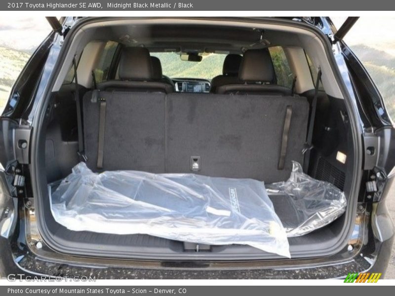 Midnight Black Metallic / Black 2017 Toyota Highlander SE AWD