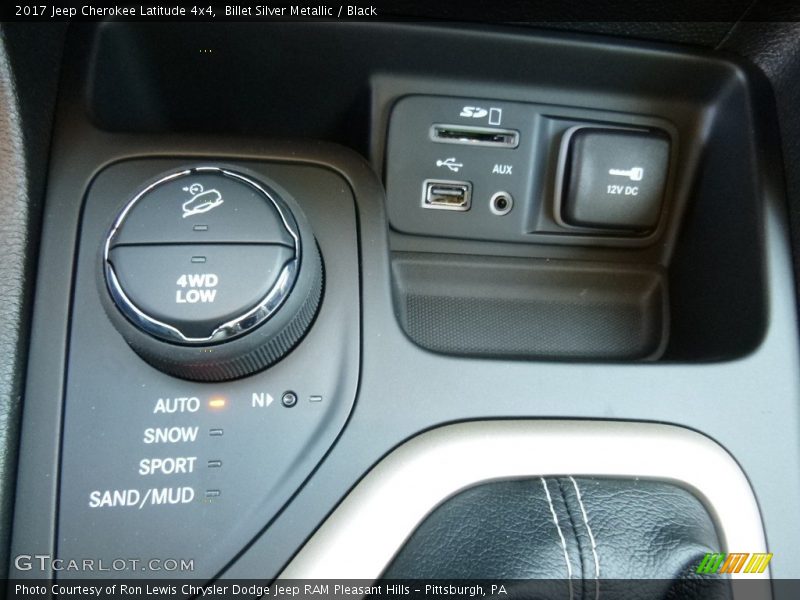 Billet Silver Metallic / Black 2017 Jeep Cherokee Latitude 4x4