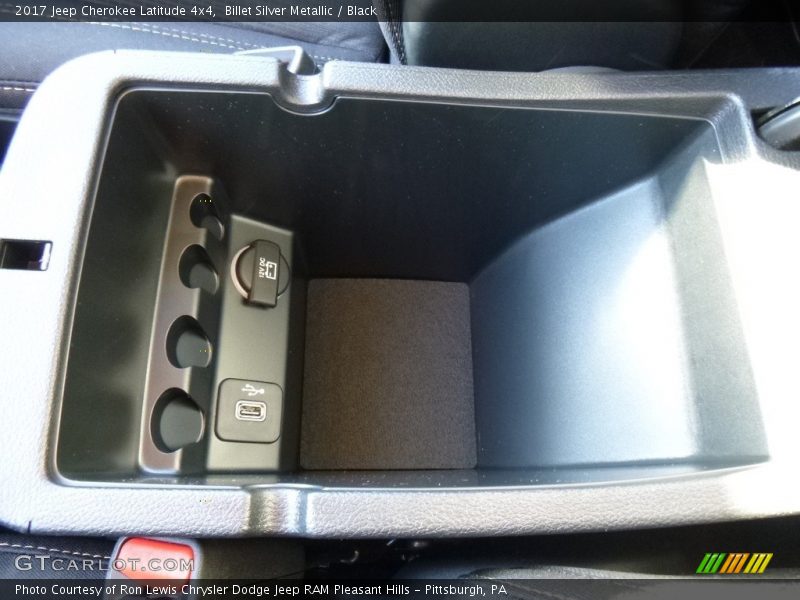 Billet Silver Metallic / Black 2017 Jeep Cherokee Latitude 4x4