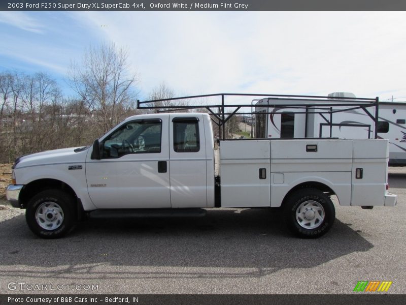Oxford White / Medium Flint Grey 2003 Ford F250 Super Duty XL SuperCab 4x4