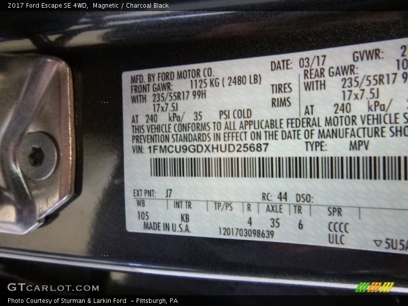 Magnetic / Charcoal Black 2017 Ford Escape SE 4WD