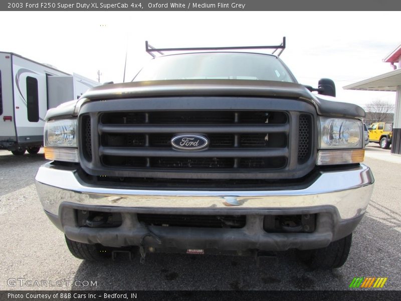 Oxford White / Medium Flint Grey 2003 Ford F250 Super Duty XL SuperCab 4x4