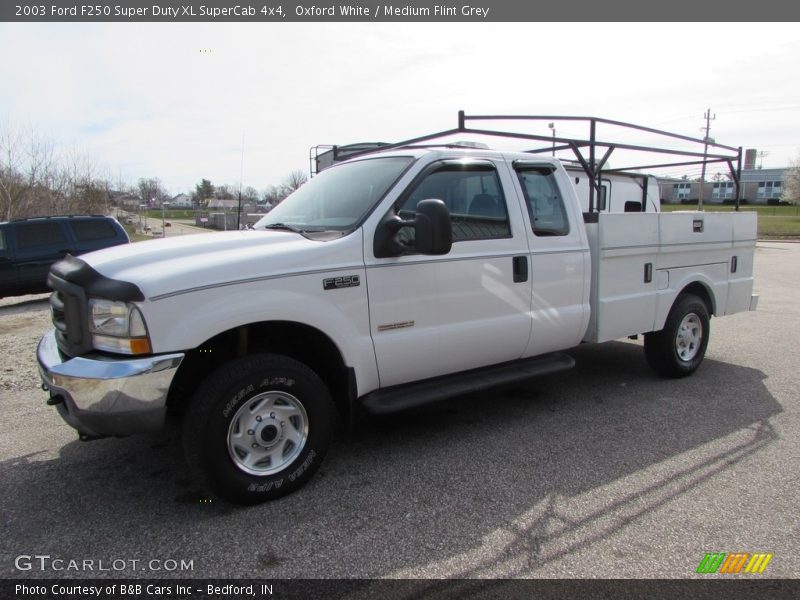 Oxford White / Medium Flint Grey 2003 Ford F250 Super Duty XL SuperCab 4x4