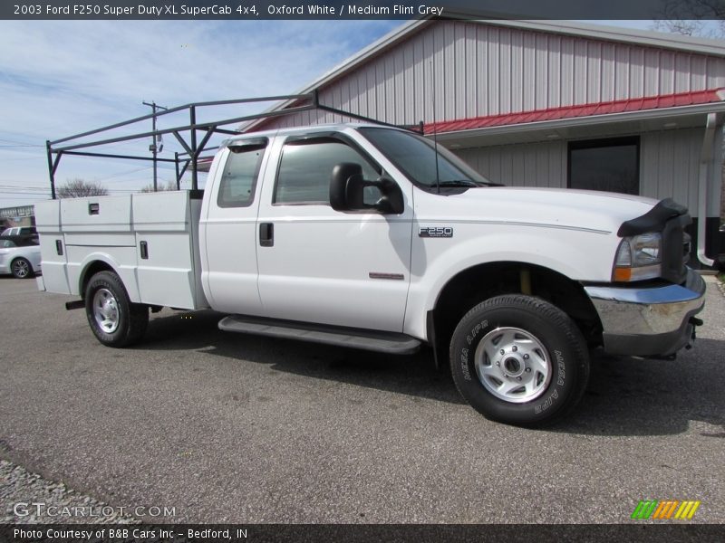 Oxford White / Medium Flint Grey 2003 Ford F250 Super Duty XL SuperCab 4x4
