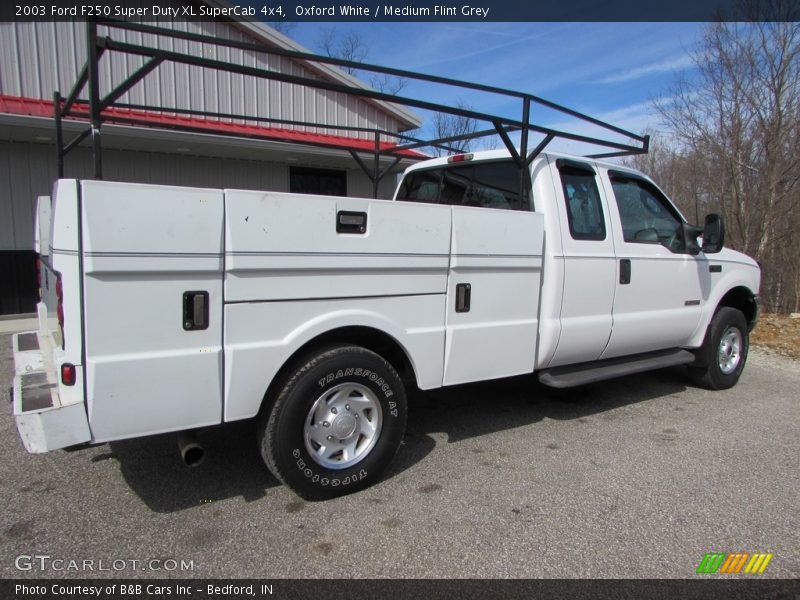 Oxford White / Medium Flint Grey 2003 Ford F250 Super Duty XL SuperCab 4x4