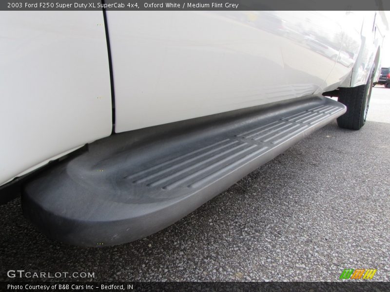 Oxford White / Medium Flint Grey 2003 Ford F250 Super Duty XL SuperCab 4x4