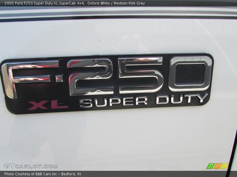 Oxford White / Medium Flint Grey 2003 Ford F250 Super Duty XL SuperCab 4x4