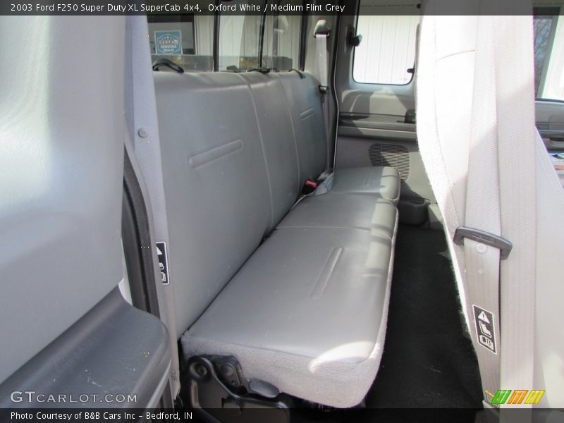 Oxford White / Medium Flint Grey 2003 Ford F250 Super Duty XL SuperCab 4x4