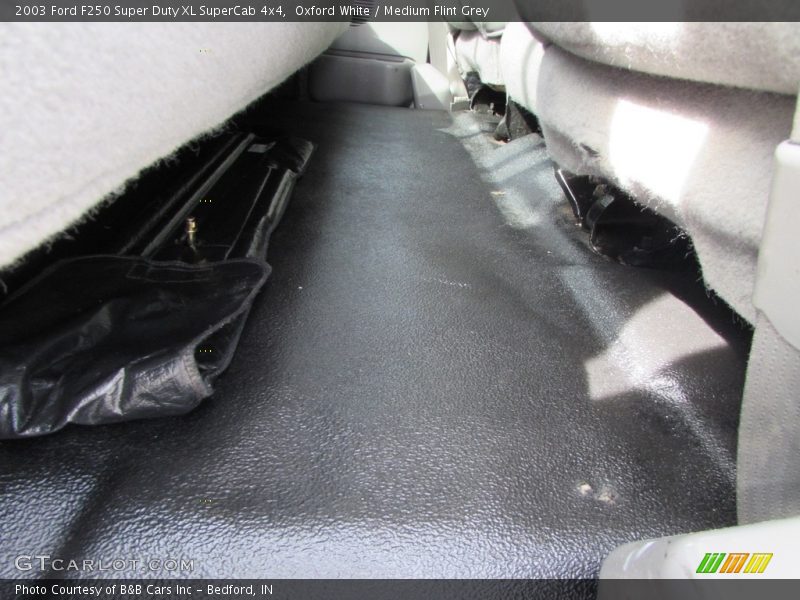 Oxford White / Medium Flint Grey 2003 Ford F250 Super Duty XL SuperCab 4x4
