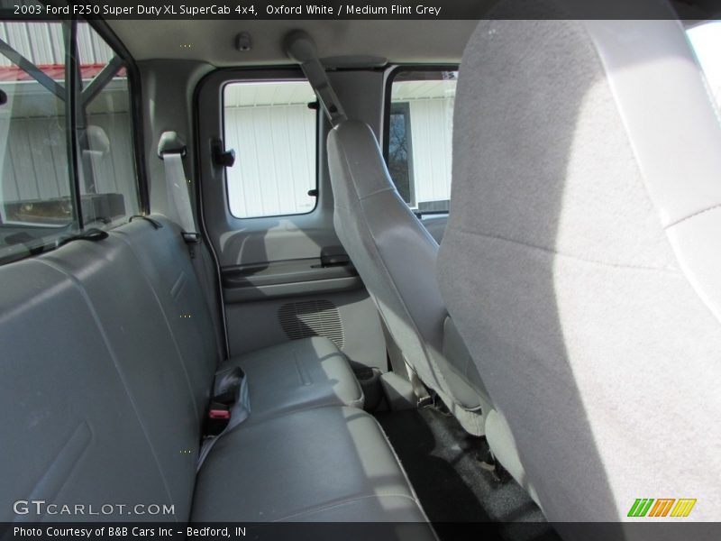 Oxford White / Medium Flint Grey 2003 Ford F250 Super Duty XL SuperCab 4x4