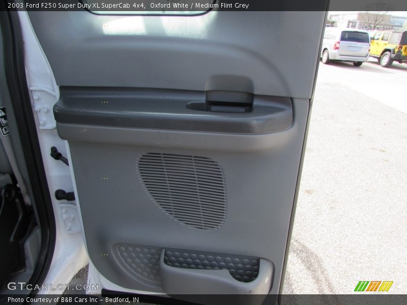 Oxford White / Medium Flint Grey 2003 Ford F250 Super Duty XL SuperCab 4x4