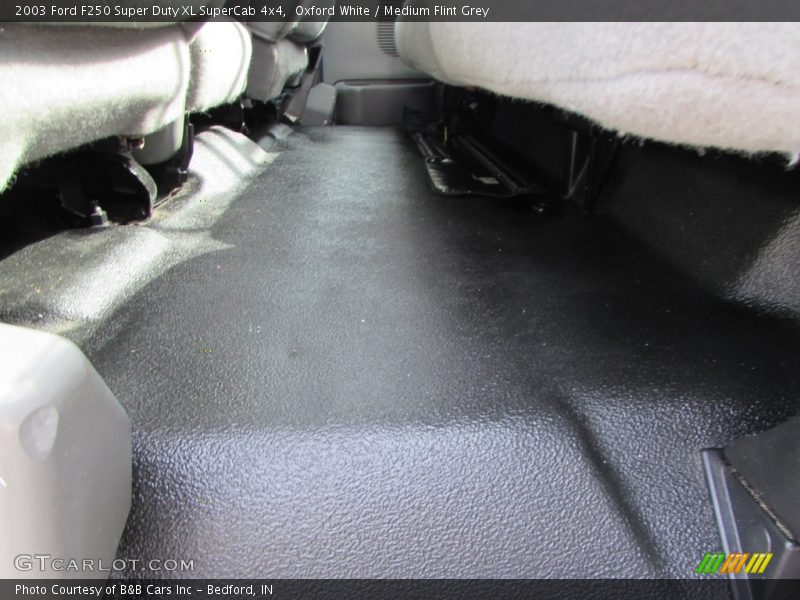 Oxford White / Medium Flint Grey 2003 Ford F250 Super Duty XL SuperCab 4x4