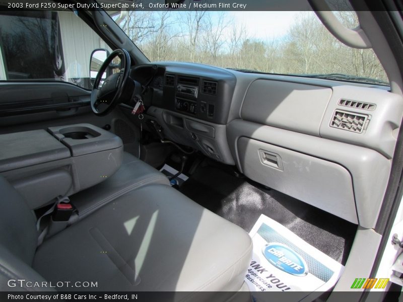 Oxford White / Medium Flint Grey 2003 Ford F250 Super Duty XL SuperCab 4x4