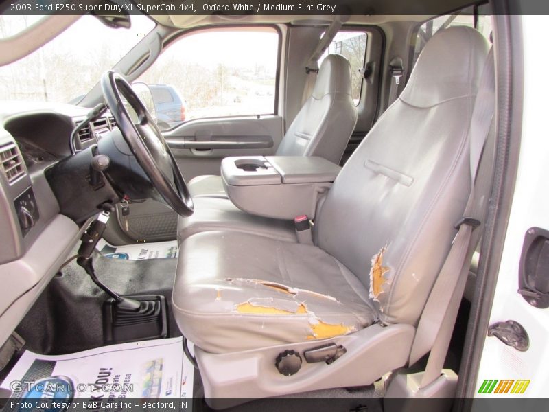 Oxford White / Medium Flint Grey 2003 Ford F250 Super Duty XL SuperCab 4x4