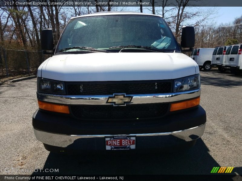 Summit White / Medium Pewter 2017 Chevrolet Express Cutaway 3500 Work Van