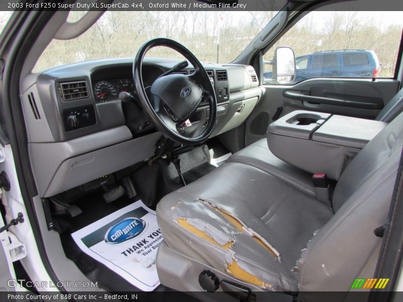 Oxford White / Medium Flint Grey 2003 Ford F250 Super Duty XL SuperCab 4x4
