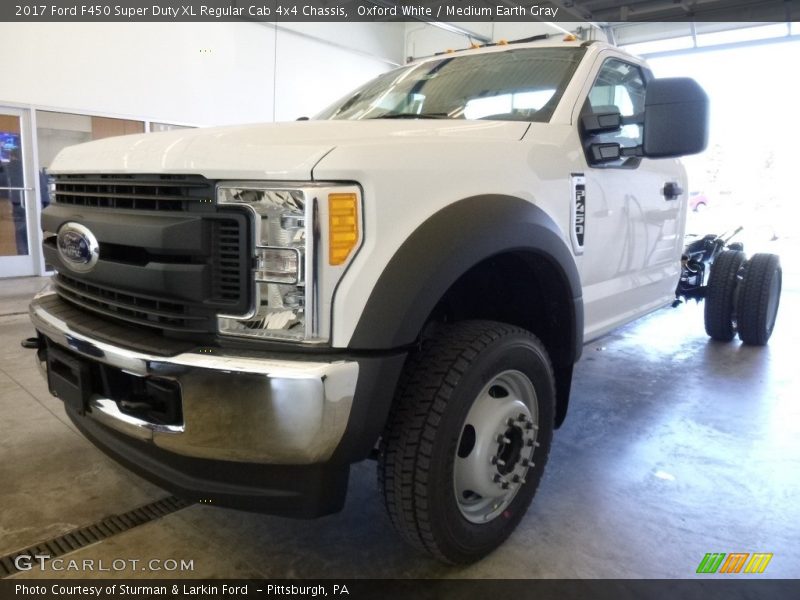 Oxford White / Medium Earth Gray 2017 Ford F450 Super Duty XL Regular Cab 4x4 Chassis