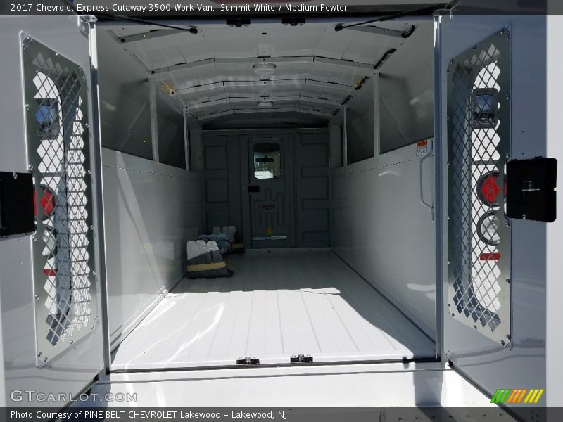 Summit White / Medium Pewter 2017 Chevrolet Express Cutaway 3500 Work Van