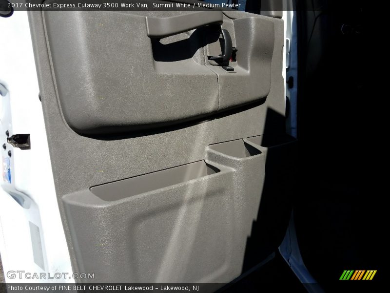 Summit White / Medium Pewter 2017 Chevrolet Express Cutaway 3500 Work Van