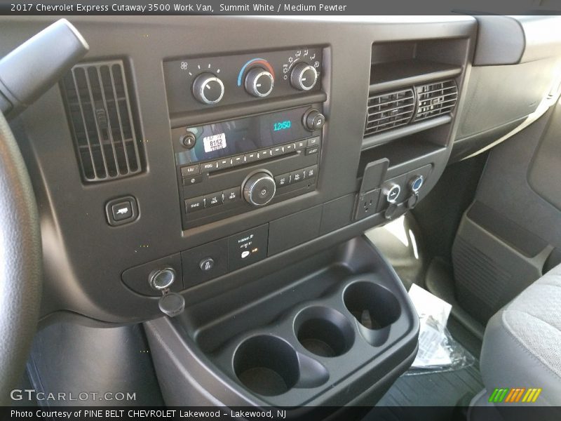 Summit White / Medium Pewter 2017 Chevrolet Express Cutaway 3500 Work Van