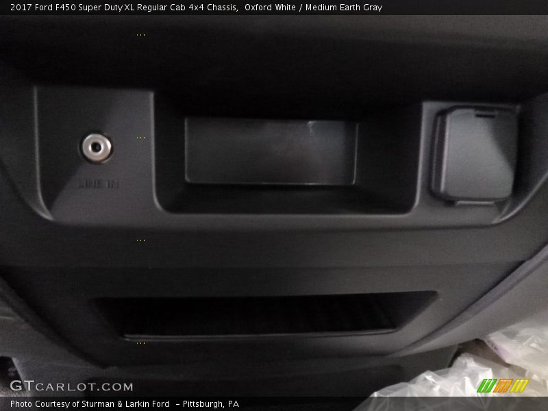 Oxford White / Medium Earth Gray 2017 Ford F450 Super Duty XL Regular Cab 4x4 Chassis