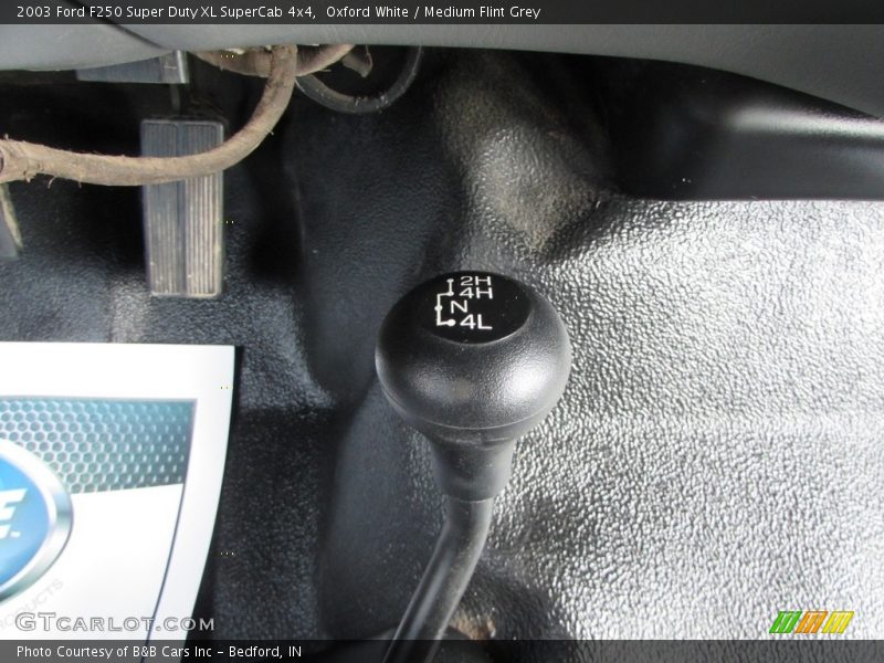 Oxford White / Medium Flint Grey 2003 Ford F250 Super Duty XL SuperCab 4x4