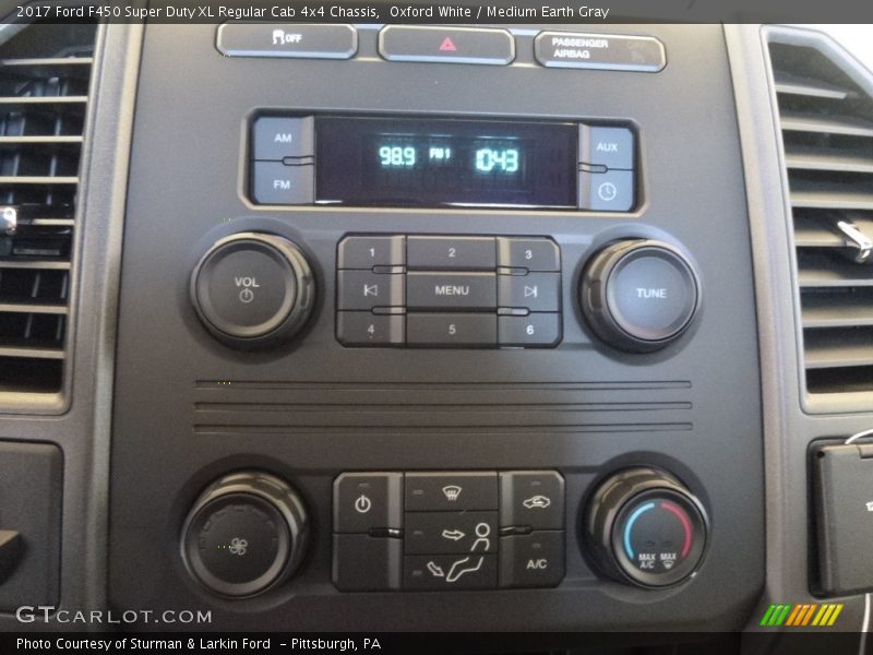 Oxford White / Medium Earth Gray 2017 Ford F450 Super Duty XL Regular Cab 4x4 Chassis