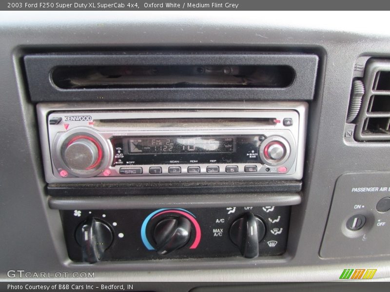 Oxford White / Medium Flint Grey 2003 Ford F250 Super Duty XL SuperCab 4x4