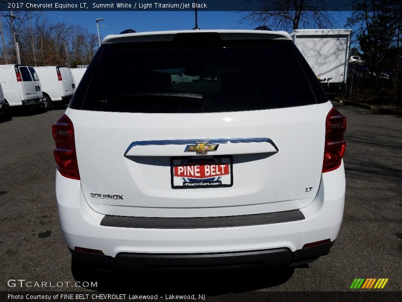 Summit White / Light Titanium/Jet Black 2017 Chevrolet Equinox LT