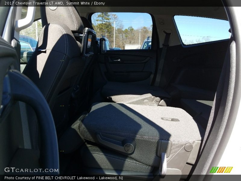 Summit White / Ebony 2017 Chevrolet Traverse LT AWD