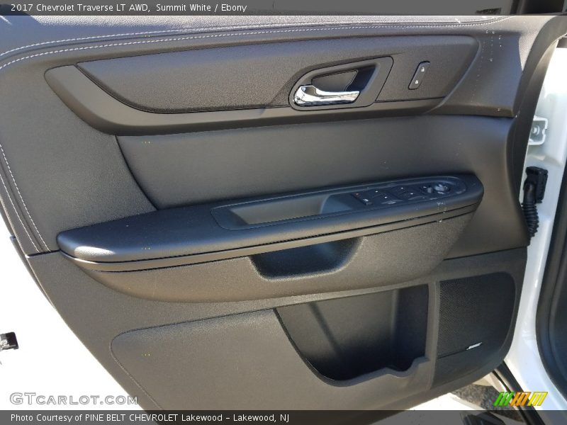 Summit White / Ebony 2017 Chevrolet Traverse LT AWD