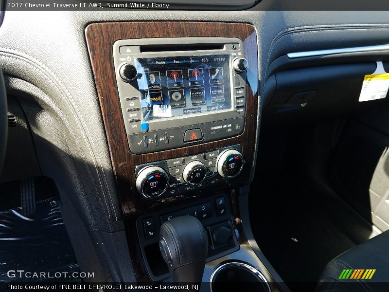 Summit White / Ebony 2017 Chevrolet Traverse LT AWD