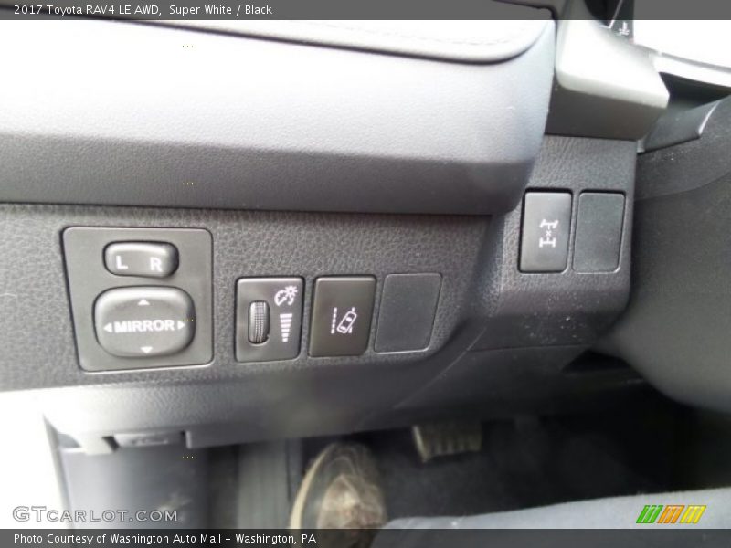 Super White / Black 2017 Toyota RAV4 LE AWD