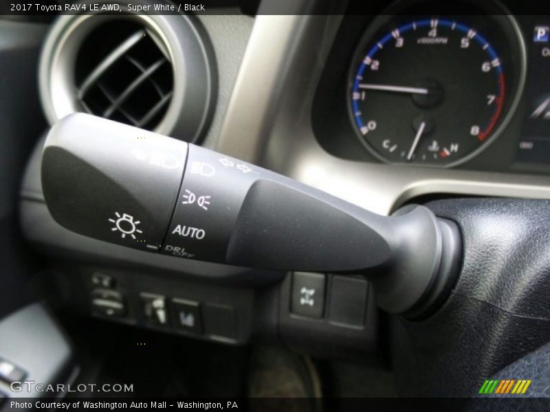 Super White / Black 2017 Toyota RAV4 LE AWD