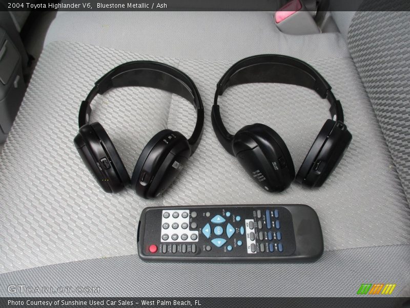 Bluestone Metallic / Ash 2004 Toyota Highlander V6
