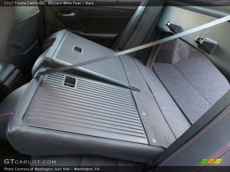 Blizzard White Pearl / Black 2017 Toyota Camry XSE