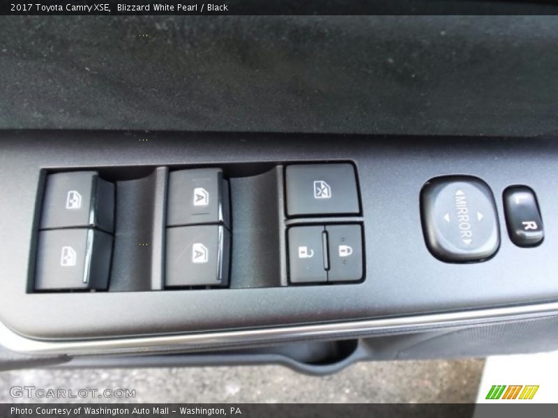 Blizzard White Pearl / Black 2017 Toyota Camry XSE