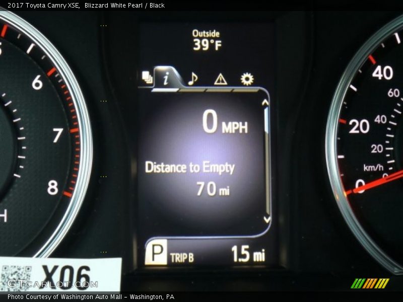 Blizzard White Pearl / Black 2017 Toyota Camry XSE