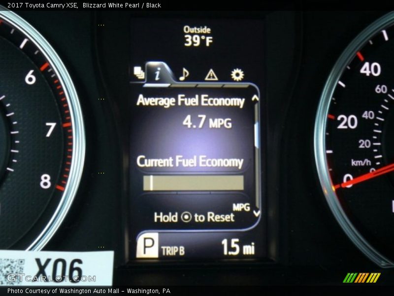 Blizzard White Pearl / Black 2017 Toyota Camry XSE