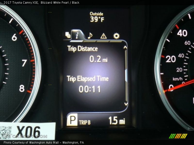 Blizzard White Pearl / Black 2017 Toyota Camry XSE