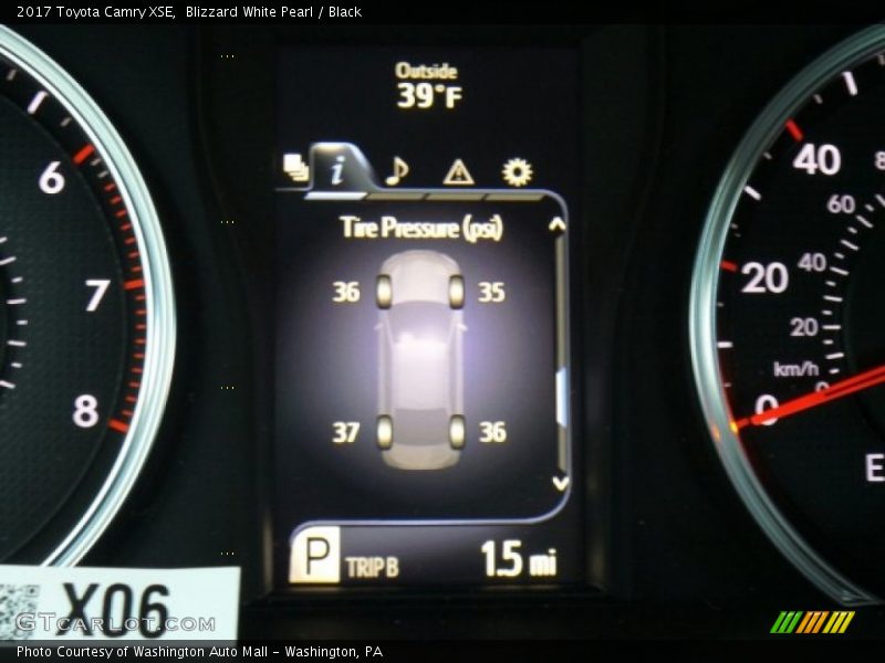 Blizzard White Pearl / Black 2017 Toyota Camry XSE